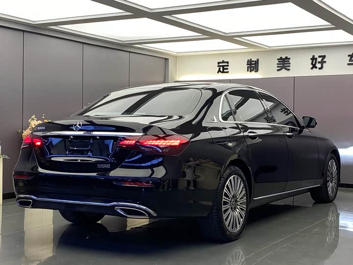 Фото 16 - Mercedes-Benz E-Class