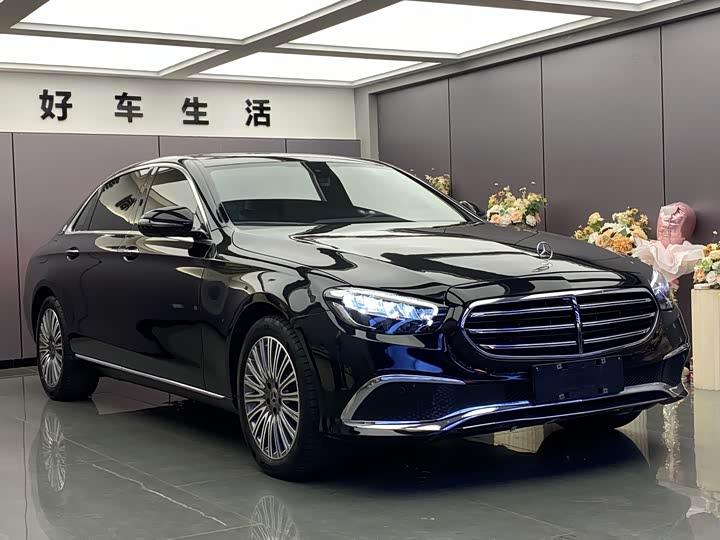 Фото 3 - Mercedes-Benz E-Class