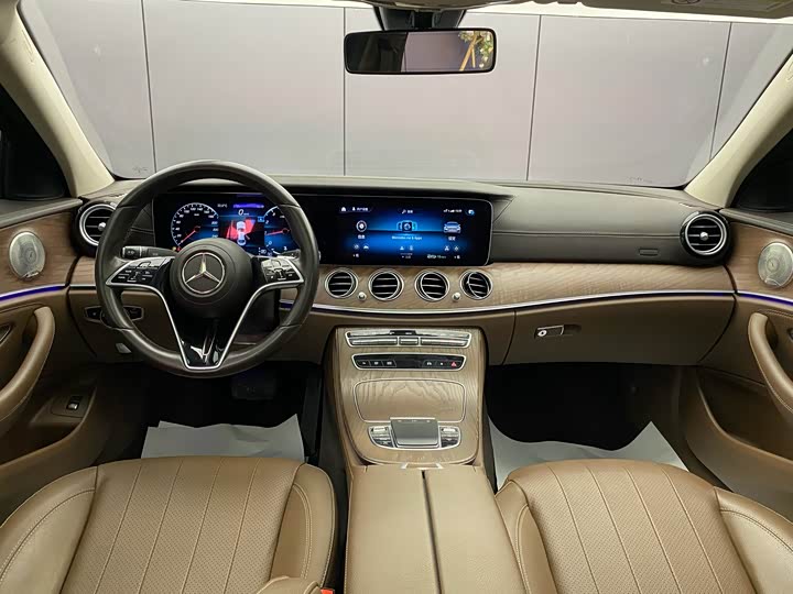 Фото 8 - Mercedes-Benz E-Class