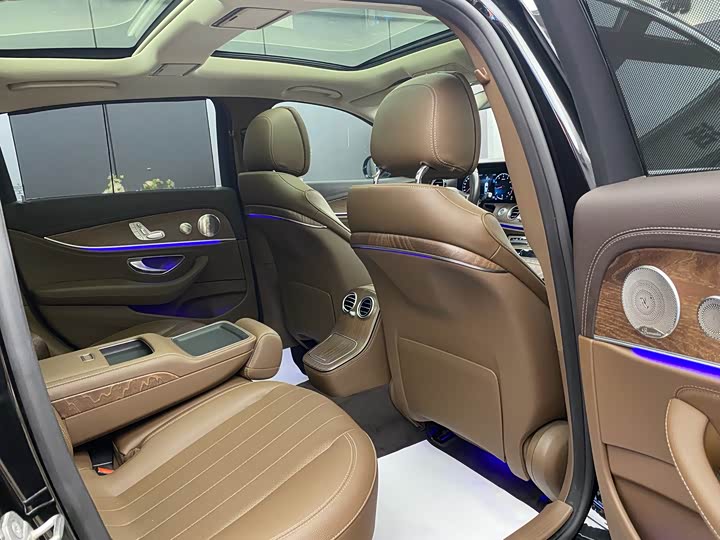 Фото 9 - Mercedes-Benz E-Class