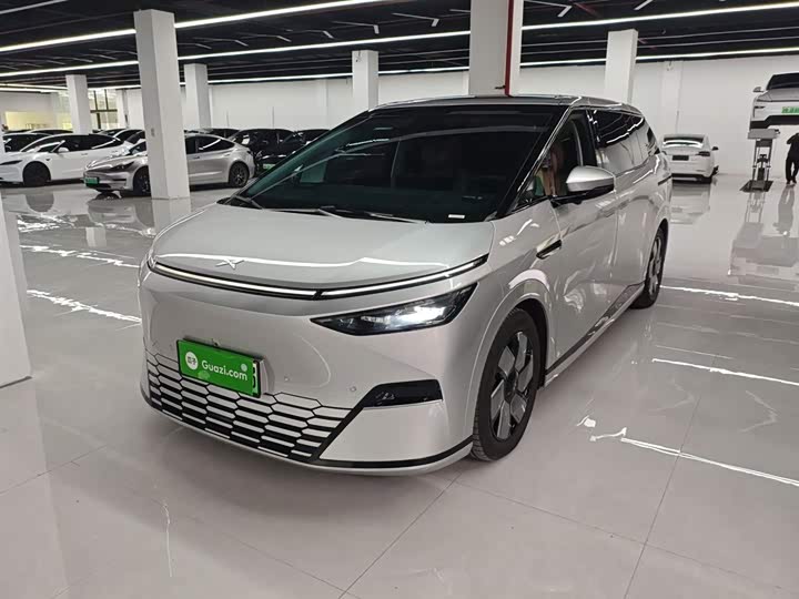 Фото 1 - XPeng X9