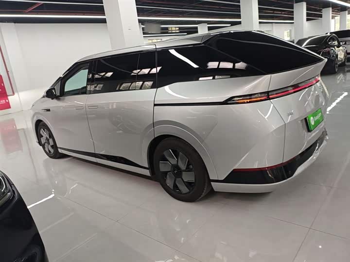 Фото 5 - XPeng X9