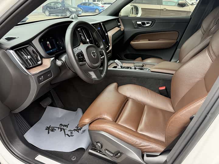 Фото 7 - Volvo XC60