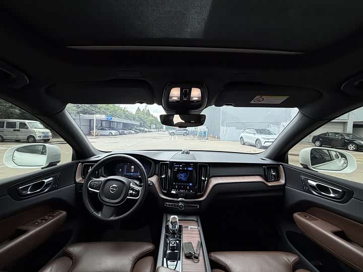 Фото 9 - Volvo XC60