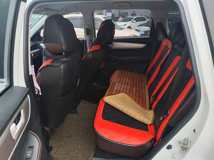 Фото 17 - Dongfeng Forthing T5