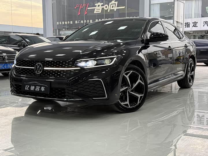 Фото 1 - Volkswagen Passat