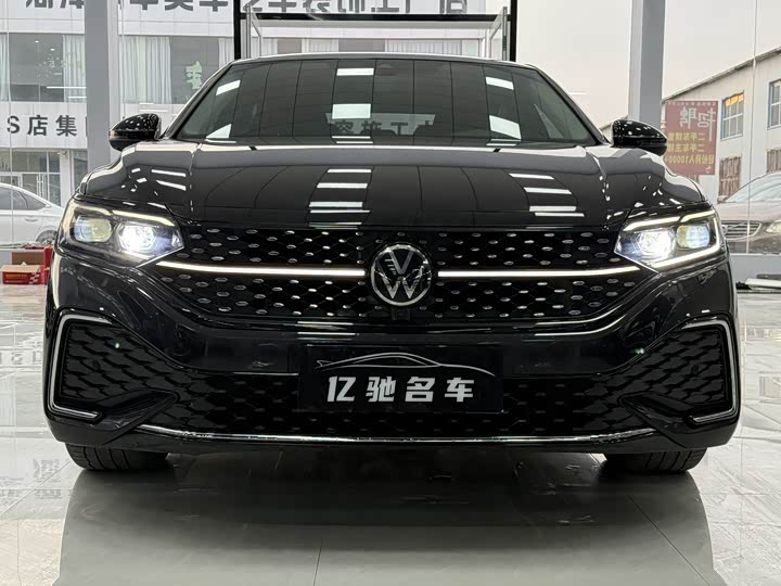 Фото 2 - Volkswagen Passat