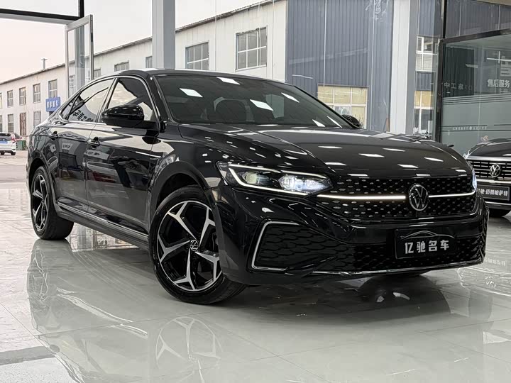 Фото 3 - Volkswagen Passat