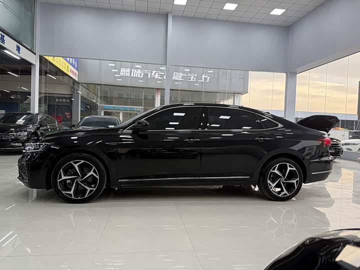 Фото 4 - Volkswagen Passat