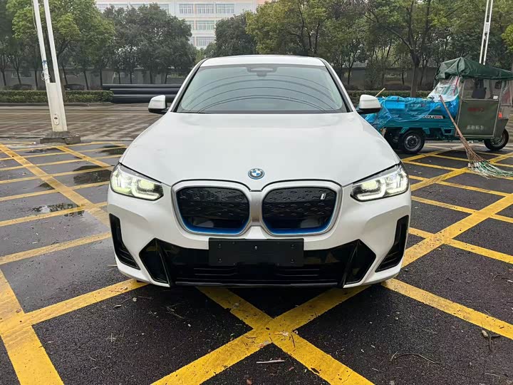 Фото 1 - BMW iX3