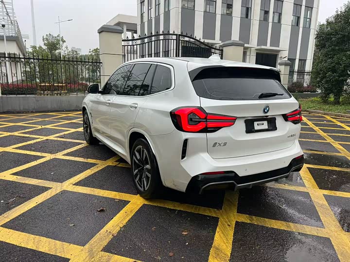 Фото 6 - BMW iX3