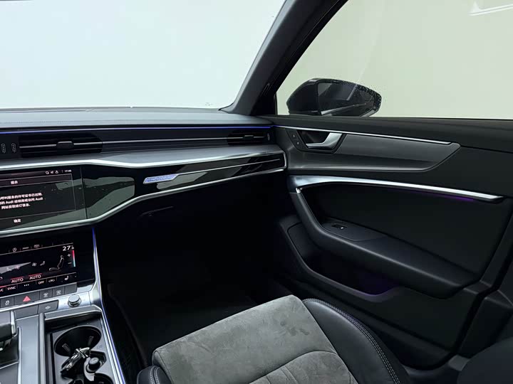 Фото 11 - Audi A6L