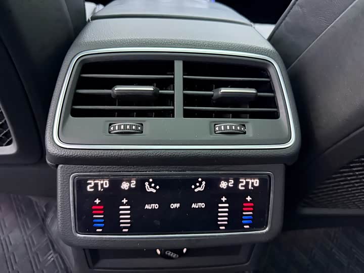 Фото 21 - Audi A6L