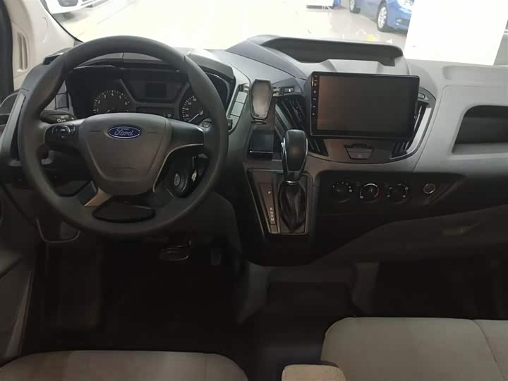 Фото 10 - Ford Transit