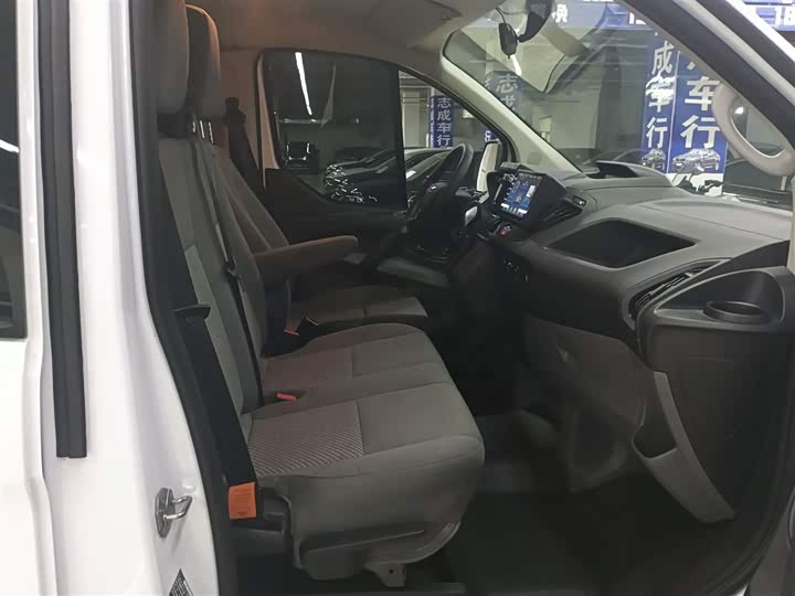 Фото 25 - Ford Transit