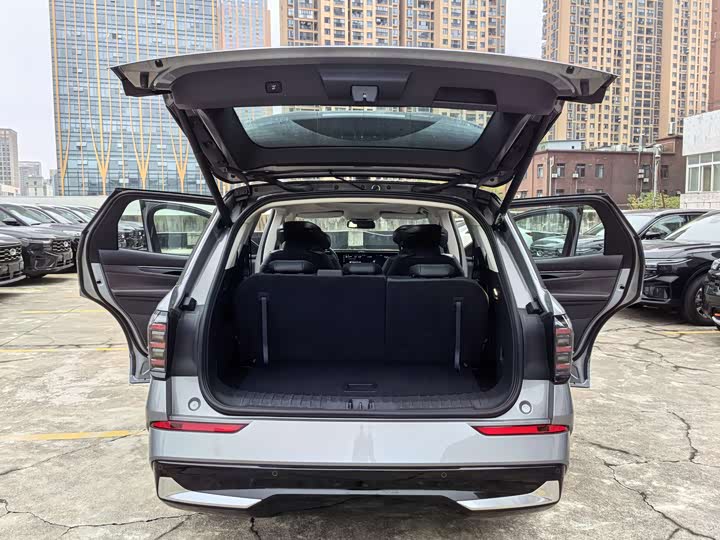 Фото 11 - Ford Edge