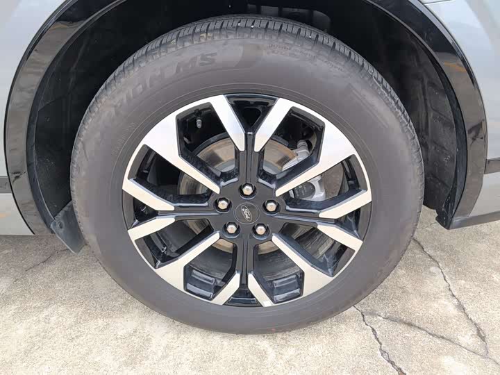 Фото 14 - Ford Edge