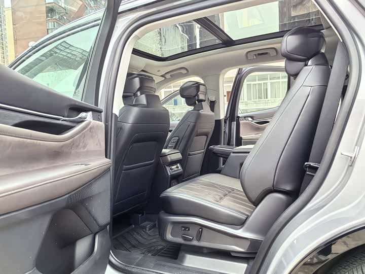 Фото 9 - Ford Edge