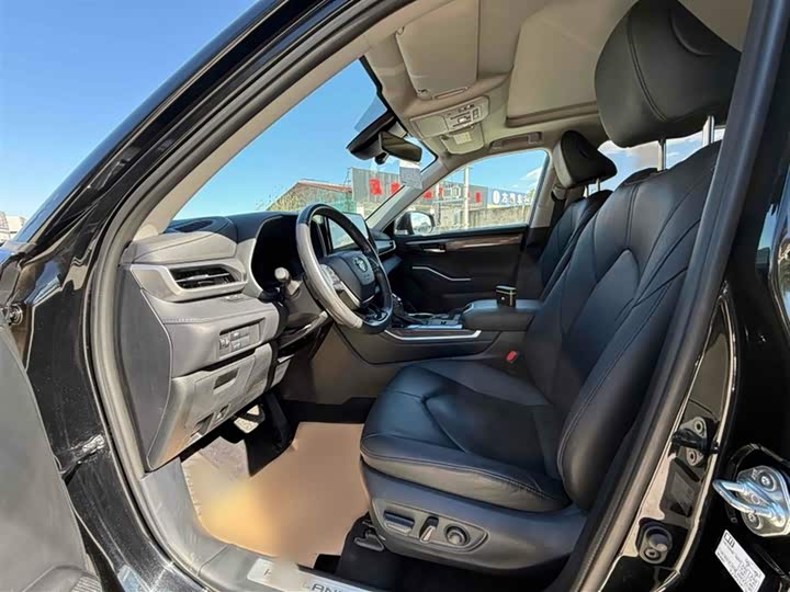 Фото 10 - Toyota Highlander