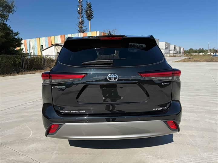 Фото 14 - Toyota Highlander