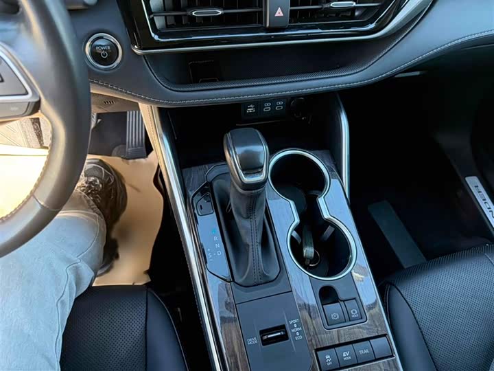 Фото 17 - Toyota Highlander