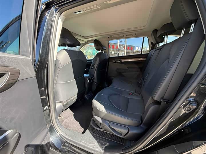 Фото 20 - Toyota Highlander