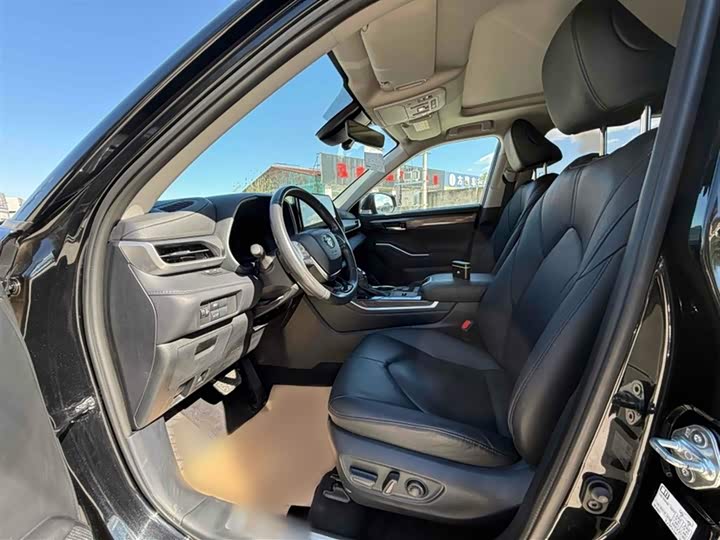 Фото 4 - Toyota Highlander