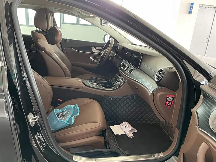 Фото 11 - Mercedes-Benz E-Class