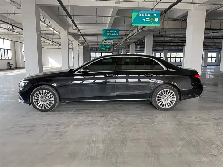 Фото 3 - Mercedes-Benz E-Class