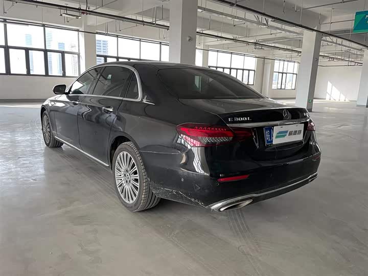 Фото 4 - Mercedes-Benz E-Class