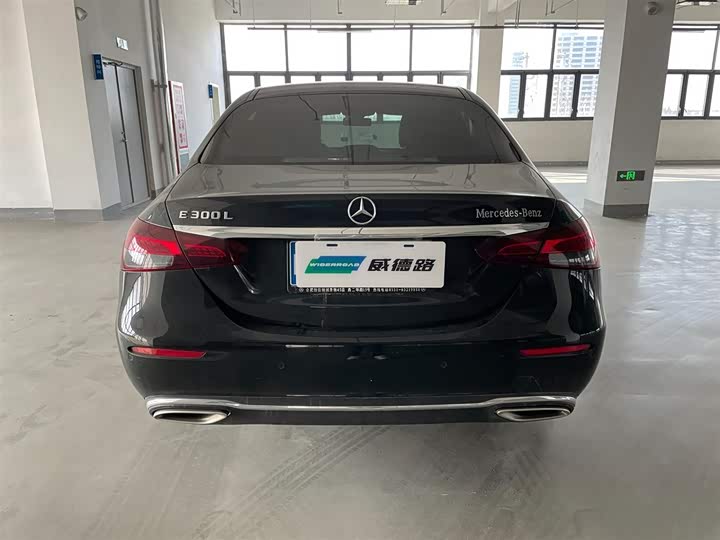 Фото 5 - Mercedes-Benz E-Class