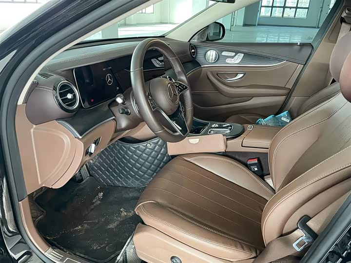 Фото 7 - Mercedes-Benz E-Class