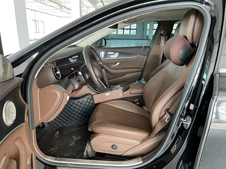 Фото 8 - Mercedes-Benz E-Class