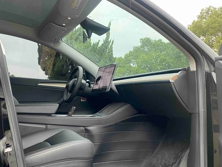 Фото 8 - Tesla Model Y