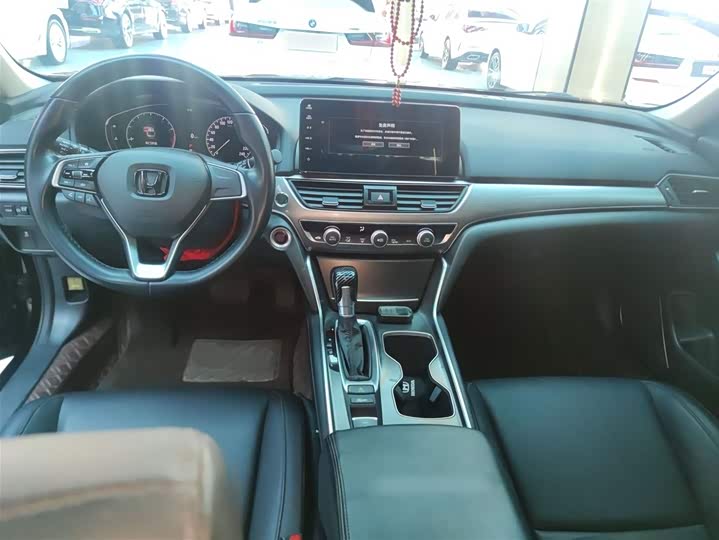 Фото 10 - Honda Accord