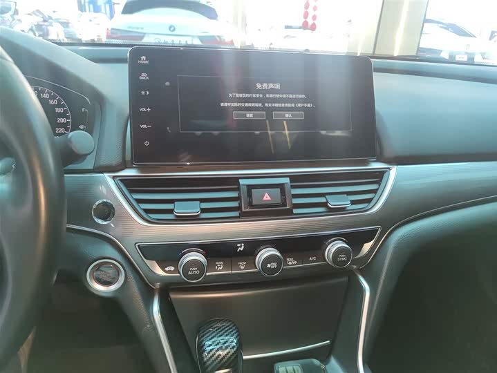 Фото 13 - Honda Accord