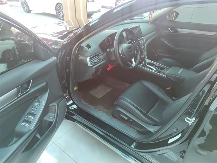 Фото 16 - Honda Accord