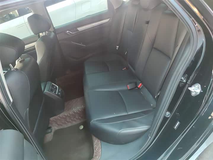 Фото 17 - Honda Accord