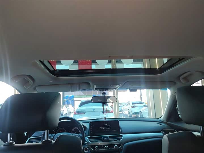 Фото 18 - Honda Accord