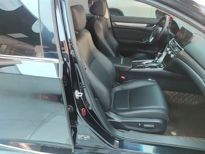 Фото 25 - Honda Accord