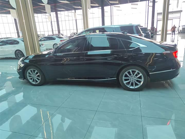 Фото 5 - Honda Accord