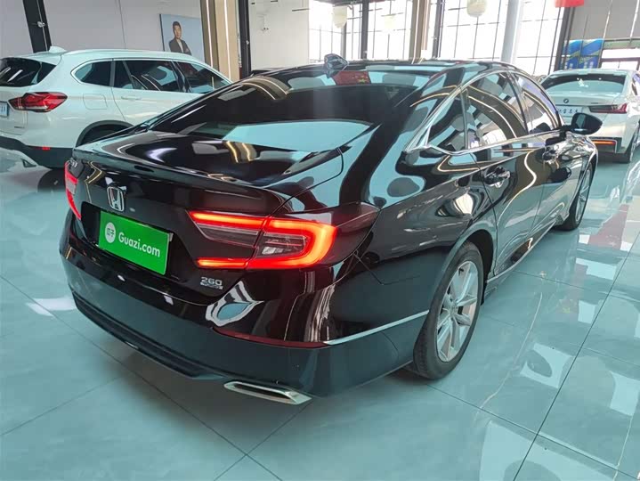 Фото 7 - Honda Accord