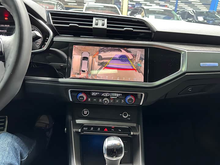 Фото 8 - Audi Q3