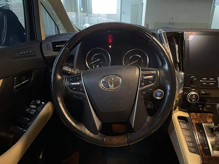 Фото 10 - Toyota Alphard