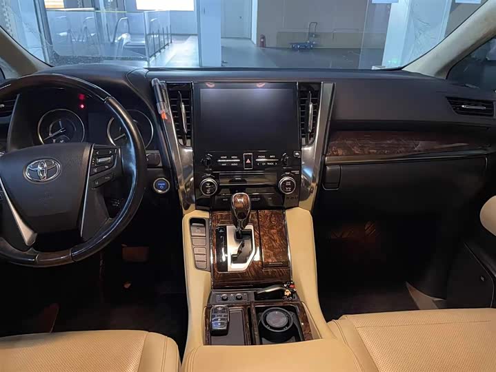 Фото 11 - Toyota Alphard