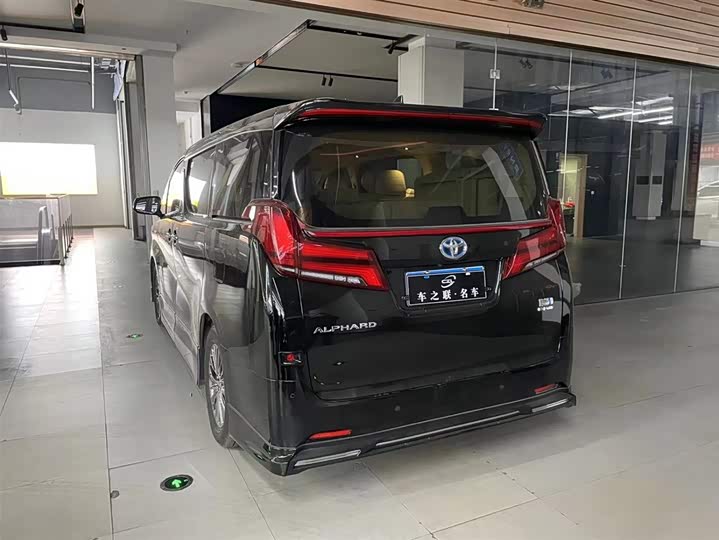 Фото 4 - Toyota Alphard