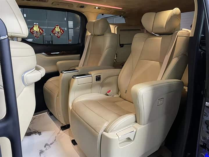 Фото 8 - Toyota Alphard