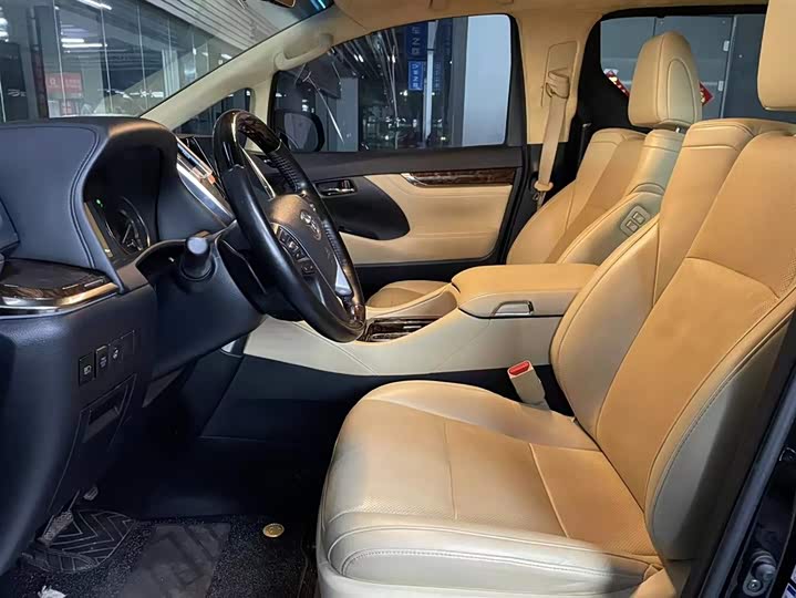 Фото 9 - Toyota Alphard