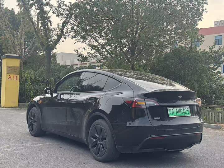 Фото 6 - Tesla Model Y