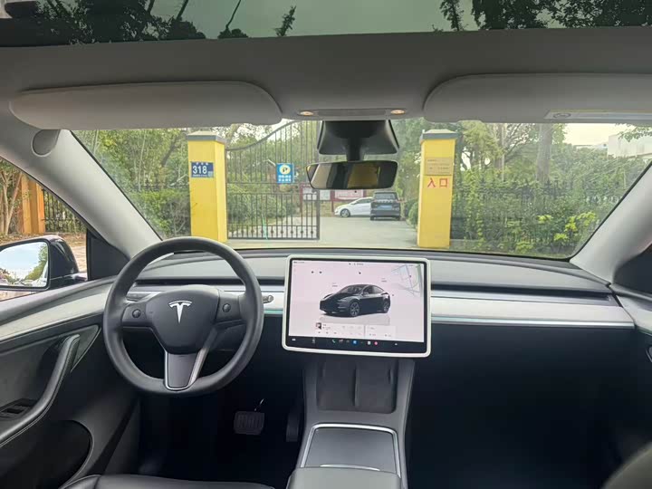 Фото 8 - Tesla Model Y
